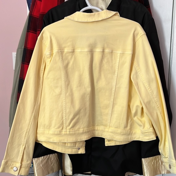 Beautiful yellow bomber Jean jacket - Picture 3 of 3